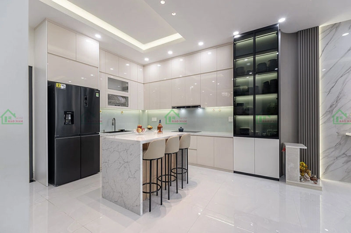 Tủ bếp đóng theo yêu cầu bền đẹp sau nhiều năm sử dụng