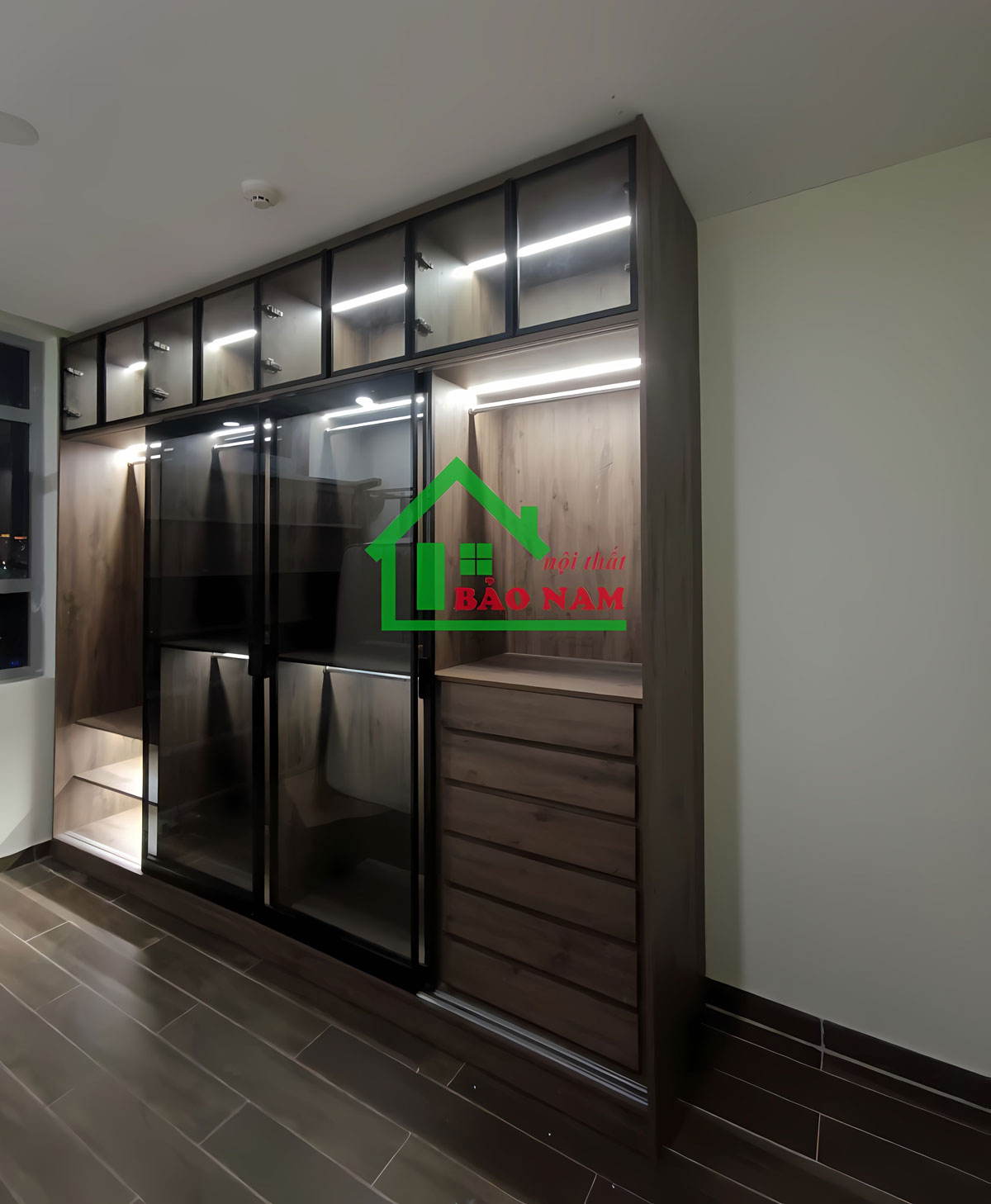 Lắp đặt tủ quần áo cánh kính tại công trình