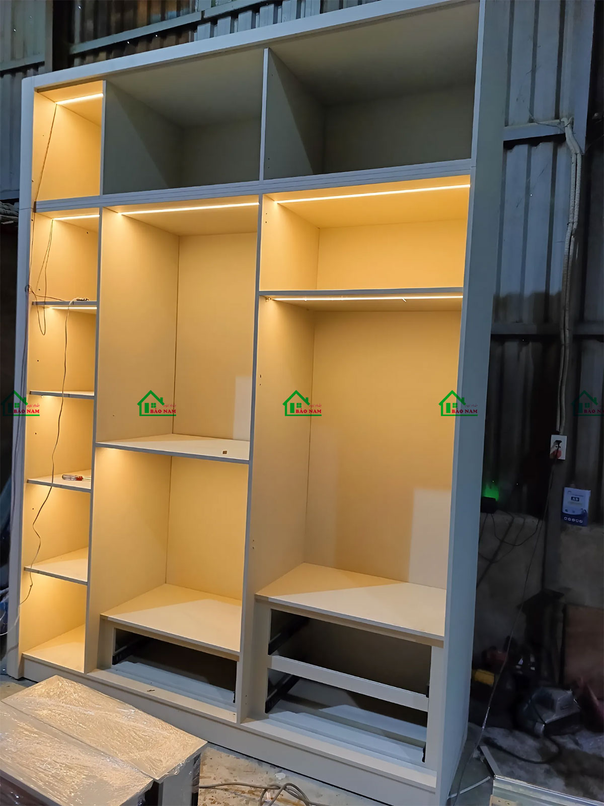 Thi Công Thực Tế: Tủ Quần Áo Gỗ MDF Màu Kem Đẹp Hiện Đại TA31