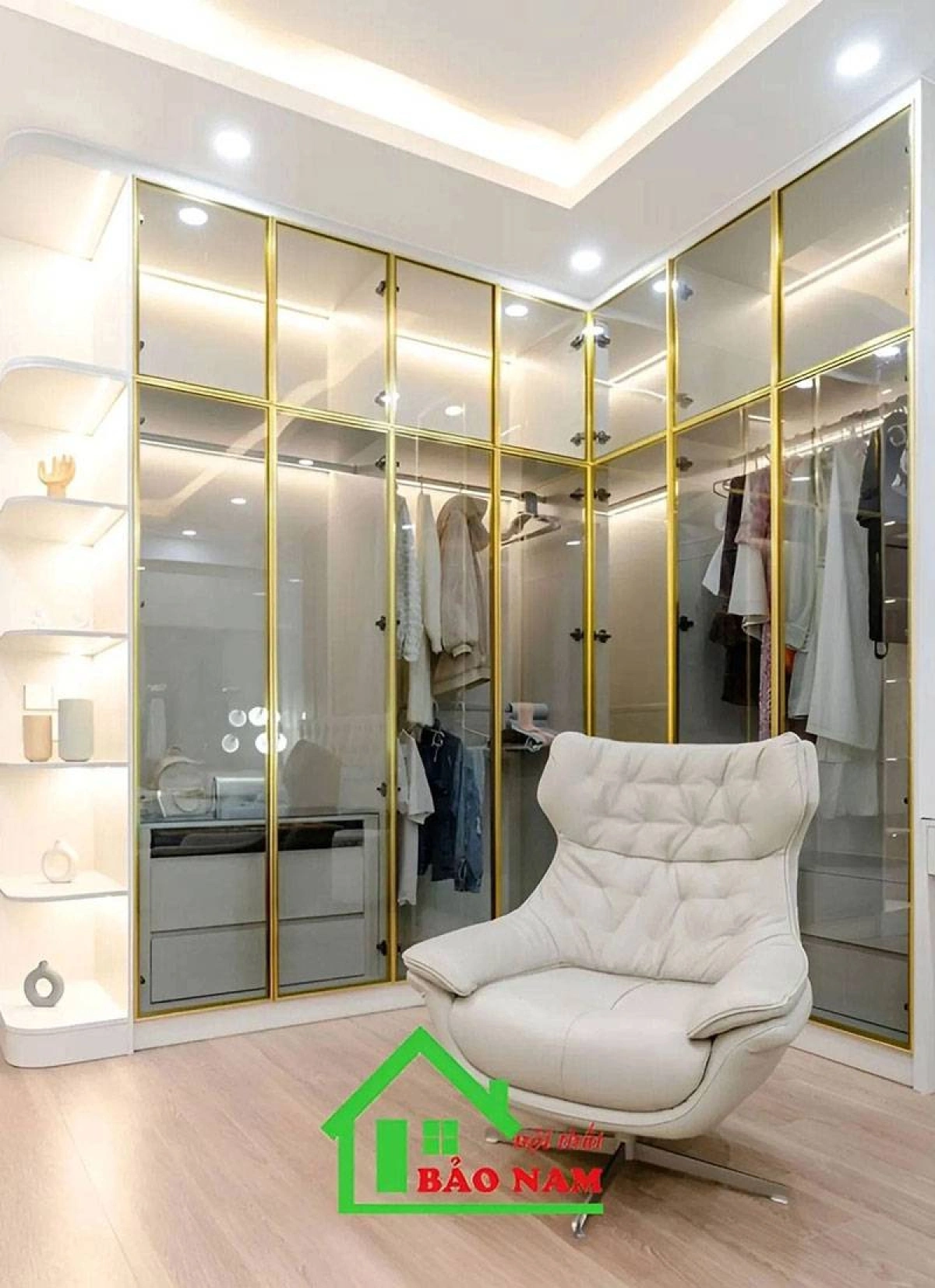 Tủ áo chữ L khung nhôm vàng – kính xám khói