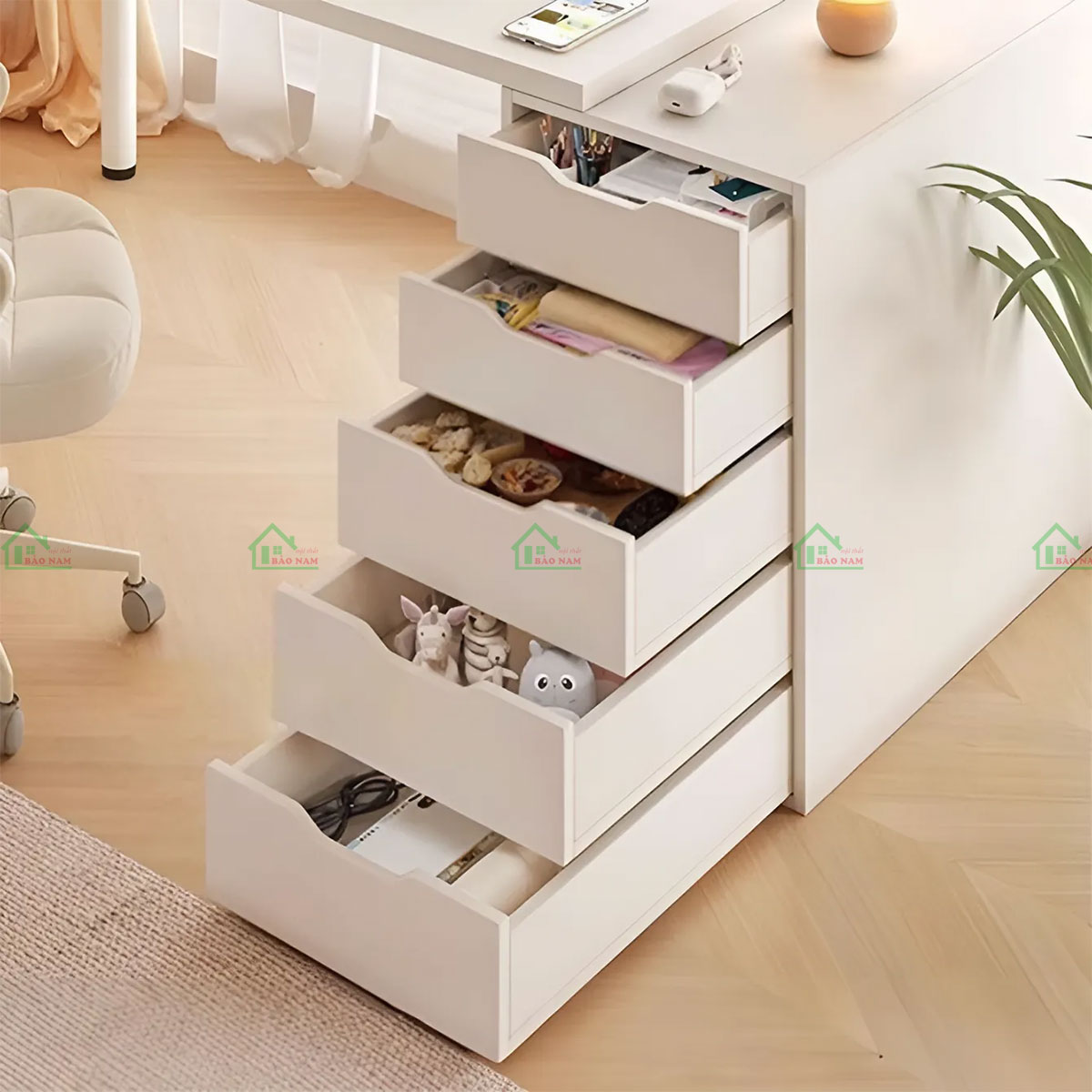 Bàn làm việc có kiểu dáng hiện đại, tối giản, phù hợp với không gian văn phòng hiện đại.