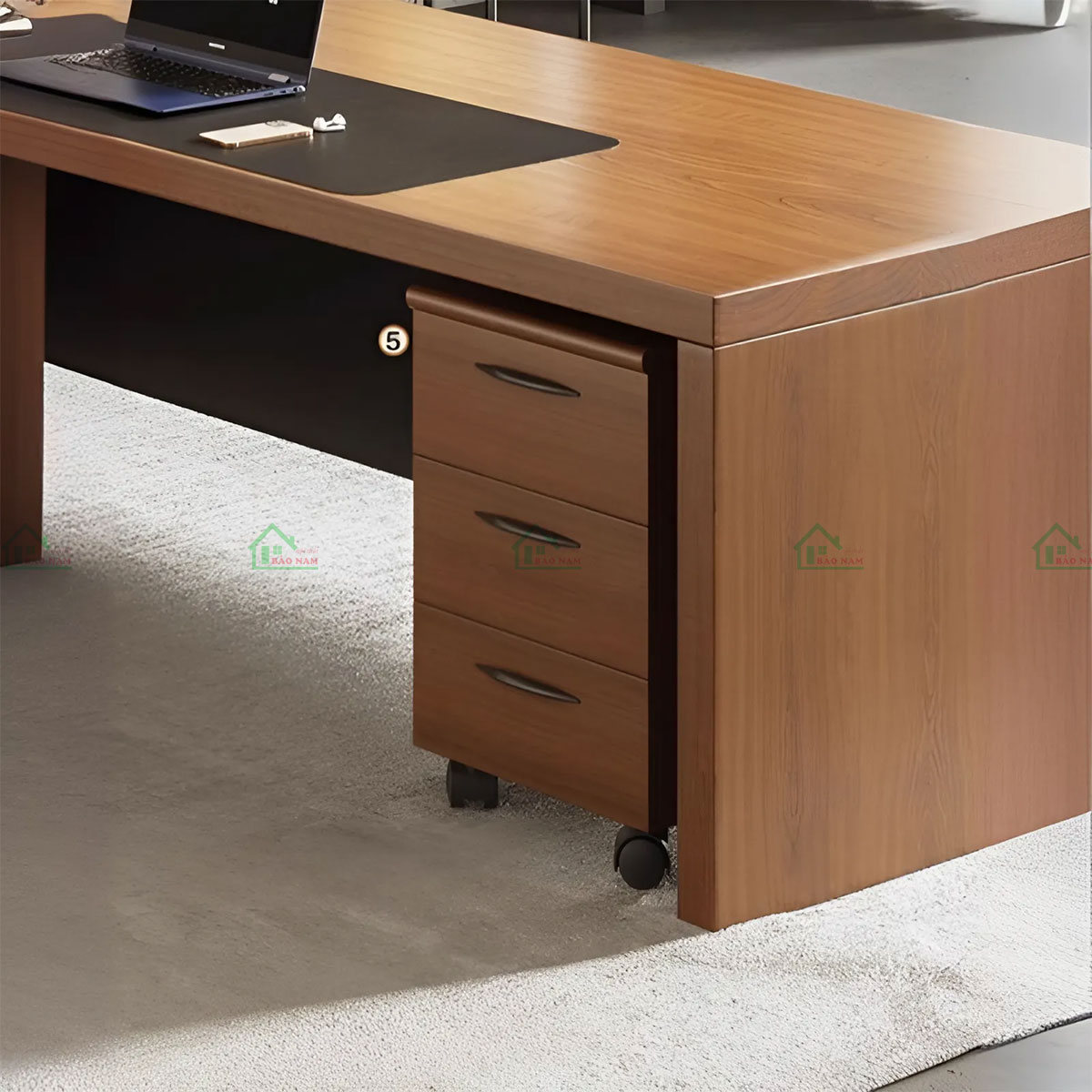 Bề mặt làm việc rộng rãi, tối ưu cho các hoạt động văn phòng