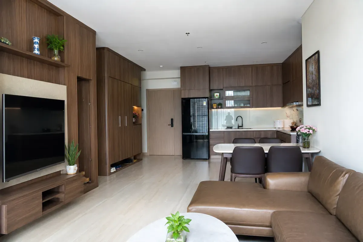 Các loại gỗ công nghiệp phổ biến có mức giá khác nhau tùy theo cốt gỗ và bề mặt hoàn thiện.