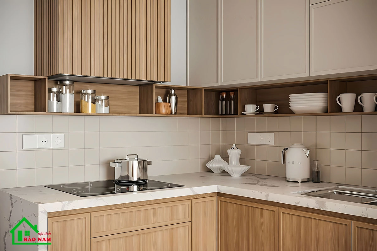 Sử dụng ngăn kệ hoặc giá đỡ tăng không gian sử dụng
