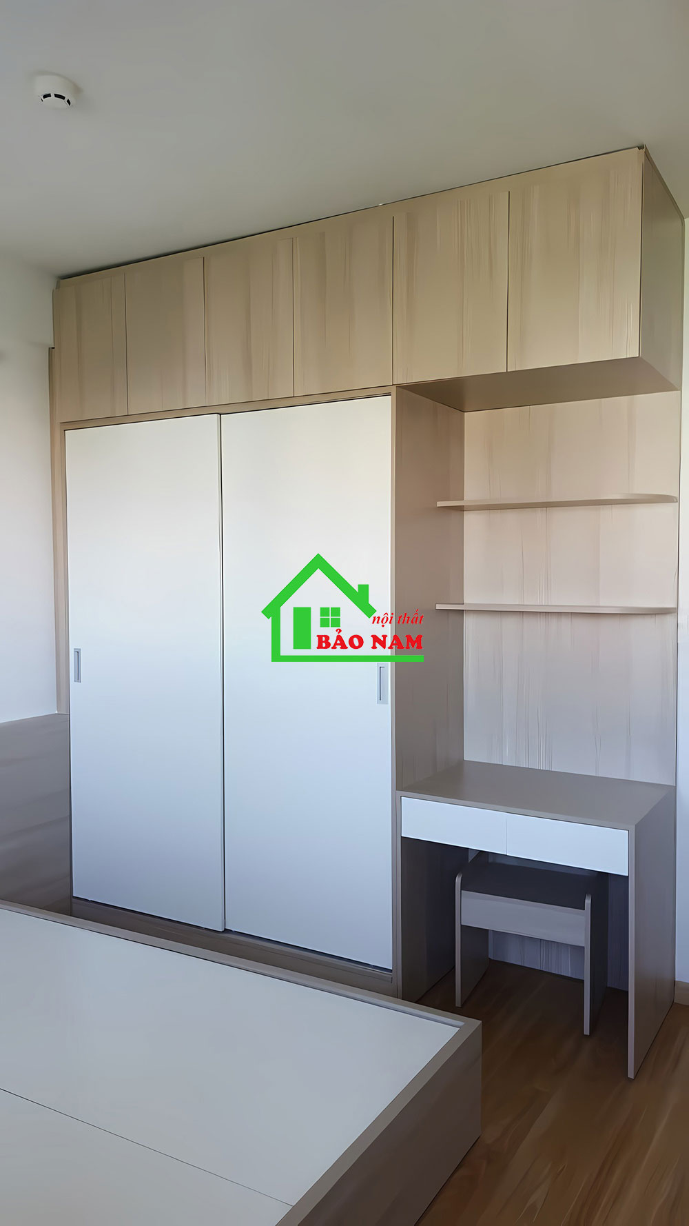 Thiết kế giường ngủ kiểu nhật hiện đại, kết hợp tab đầu giường trang trí bên, bố trí thêm ngăn kéo cho giường ngủ, tăng diện tích lưu trữ.