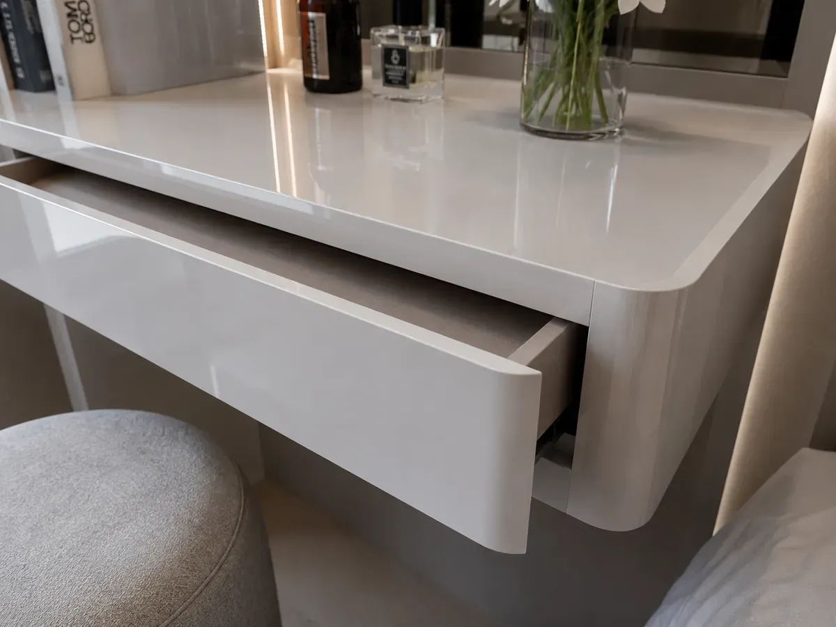 MDF phủ Acrylic là vật liệu được sử dụng phổ biến trong nội thất hiện đại.