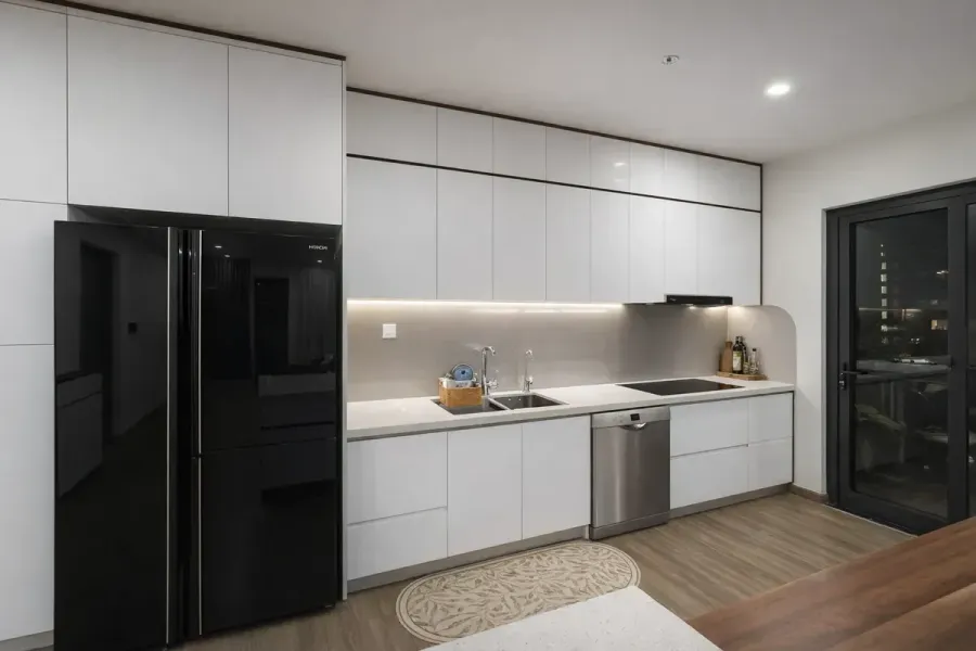 Ví dụ chi phí thực tế cho bộ tủ bếp MDF chống ẩm trong căn hộ chung cư.