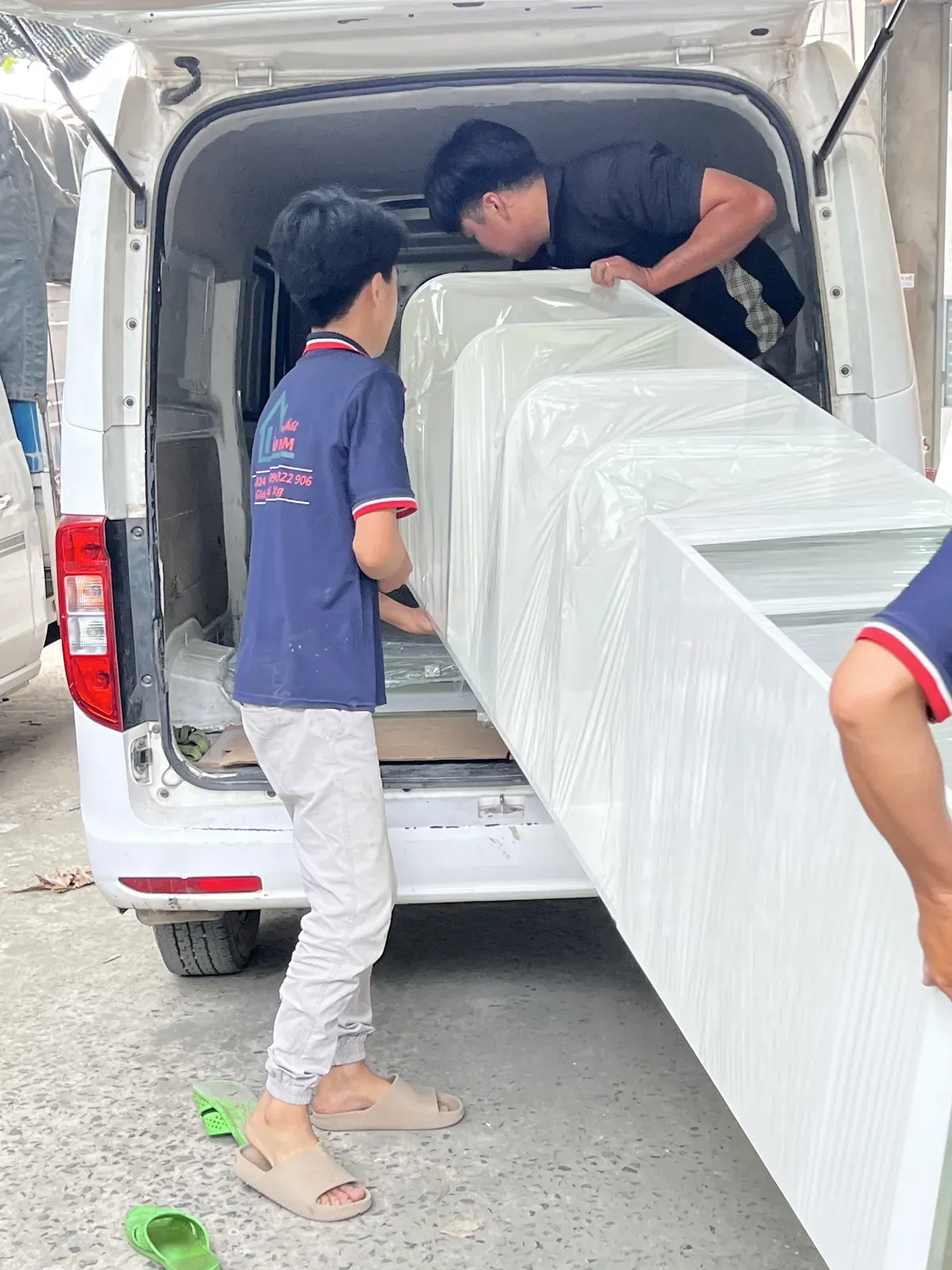 Đóng gói sản phẩm trước khi vận chuyển đến công trình.