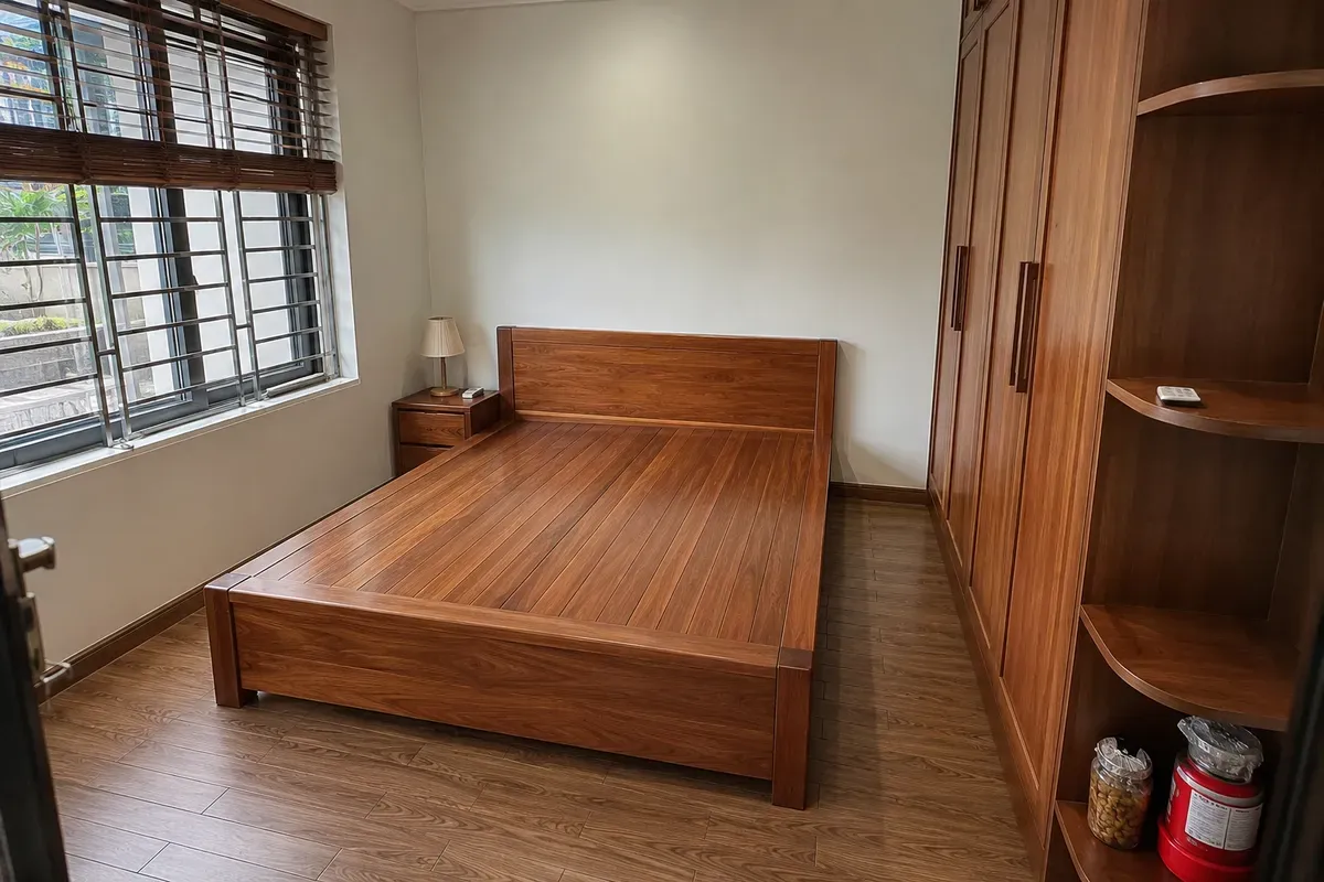 Kích thước giường được cân đối với diện tích phòng để đảm bảo khoảng lưu thông thuận tiện.