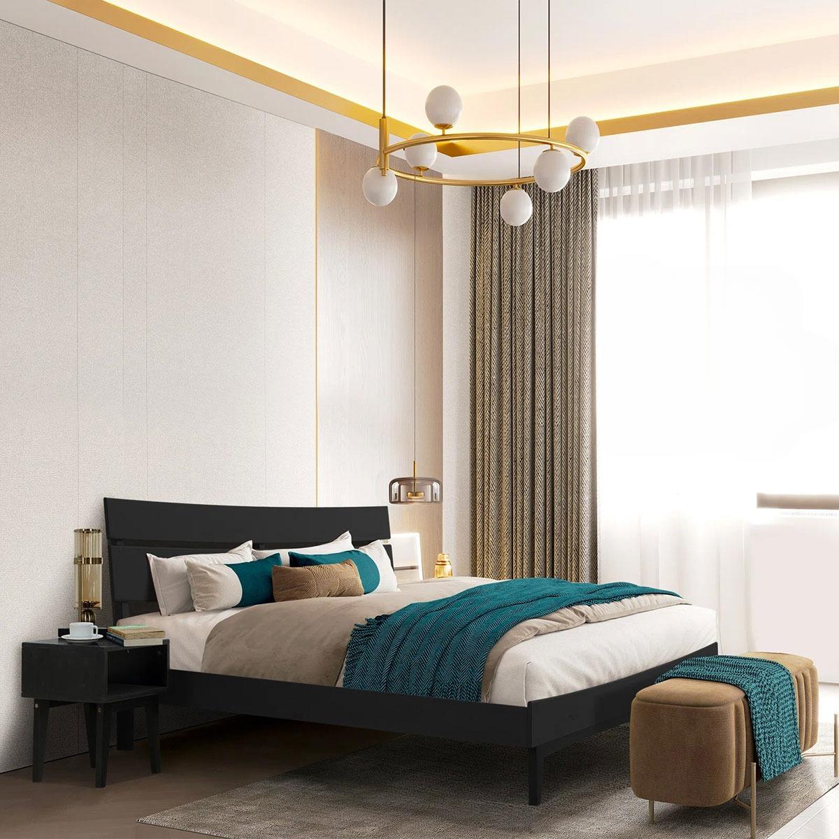 Thiết kế giường có chân gỗ cao tạo cảm giác thoáng đãng, dễ dàng vệ sinh, đồng thời giúp giường thêm phần vững chắc.