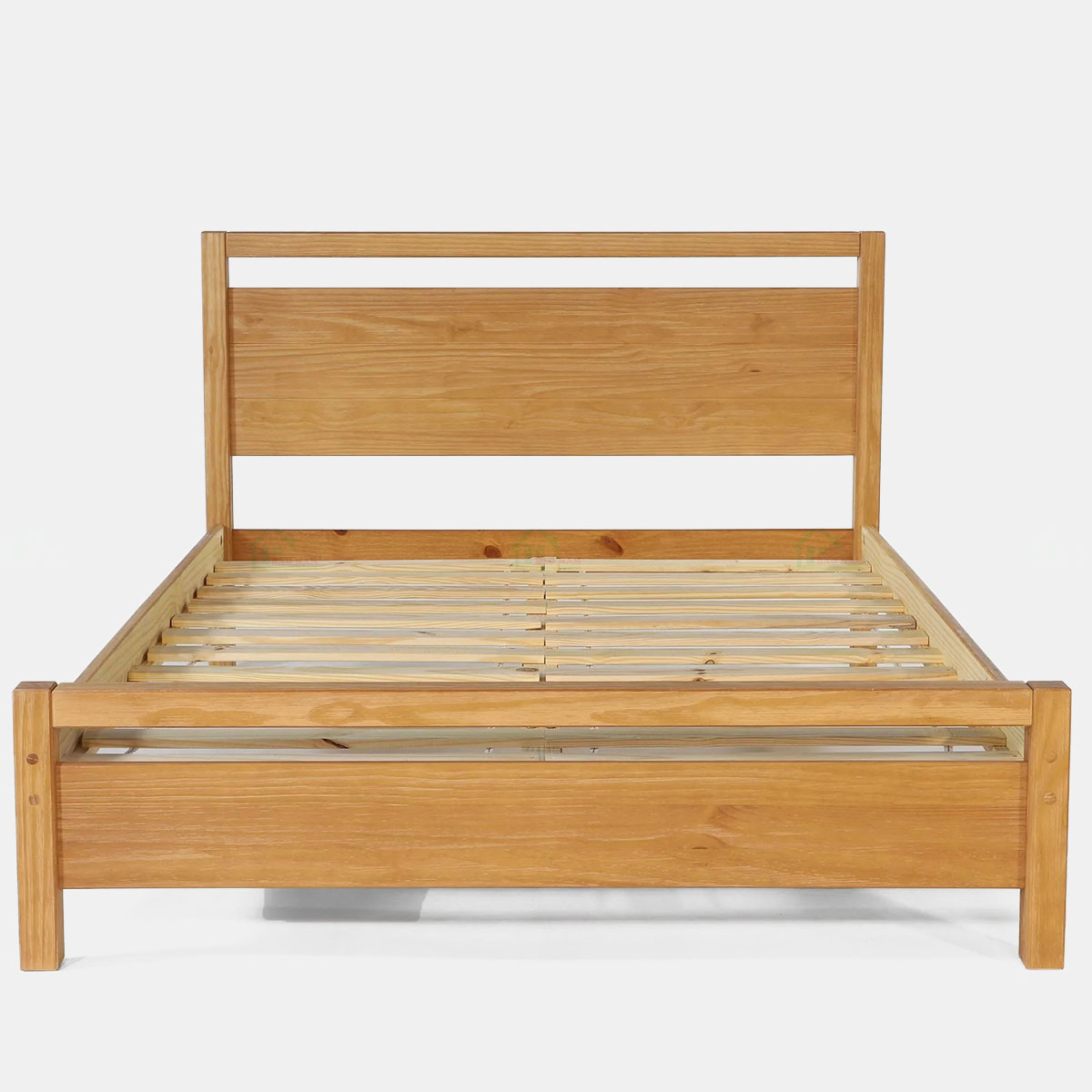 Bề mặt giường được Sơn PU màu tự nhiên tôn lên vẻ đẹp tự nhiên của gỗ, dễ dàng kết hợp với nhiều màu sắc nội thất.