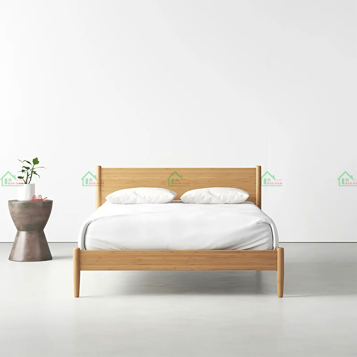 Thiết kế giường có chân gỗ cao, tạo cảm giác thoáng đãng, dễ dàng vệ sinh, đồng thời giúp giường thêm phần vững chắc.