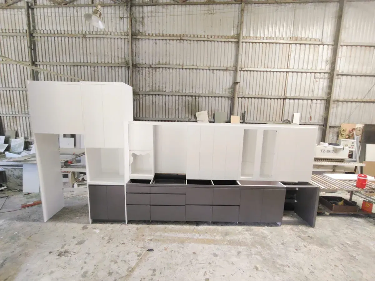 Nội thất được lắp đặt sau khi hoàn thiện sản xuất tại xưởng.