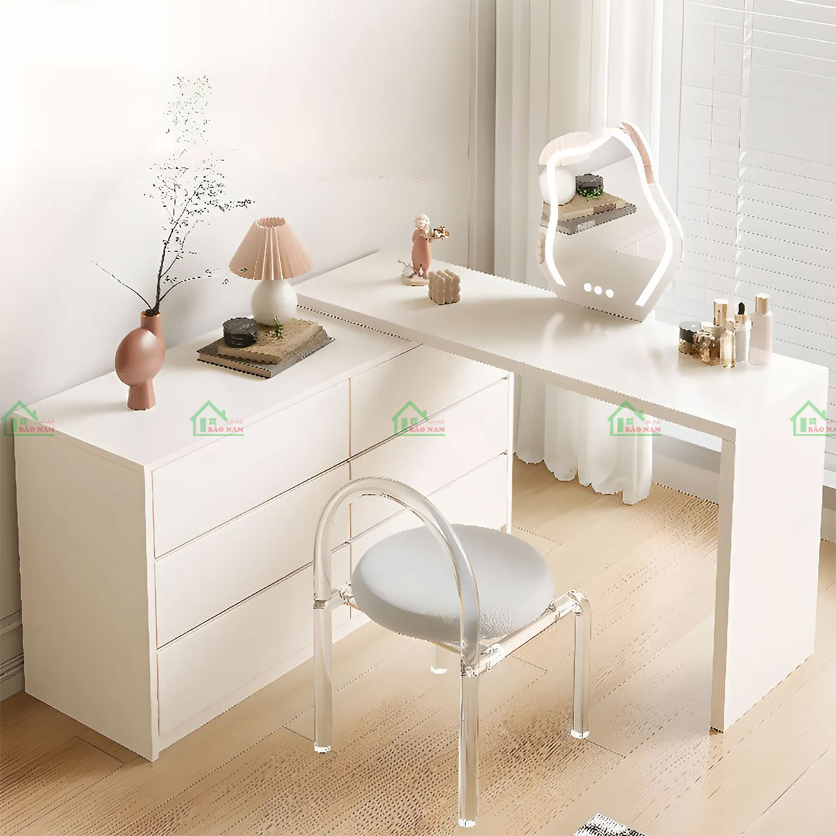 Tính năng xoay góc L của mặt bàn là điểm nhấn ân tượng của BTD06