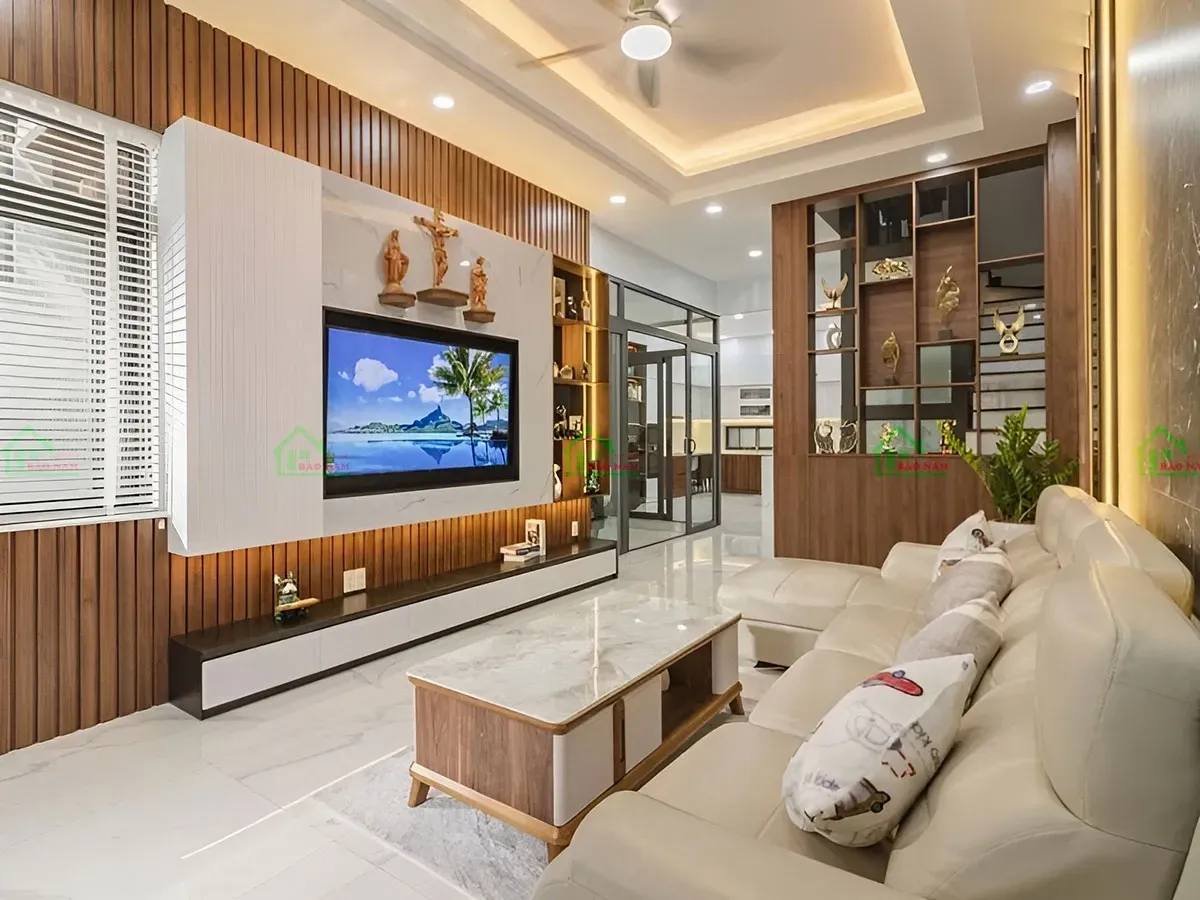Phòng khách hiện đại với bố cục gọn gàng và không gian sang trọng.