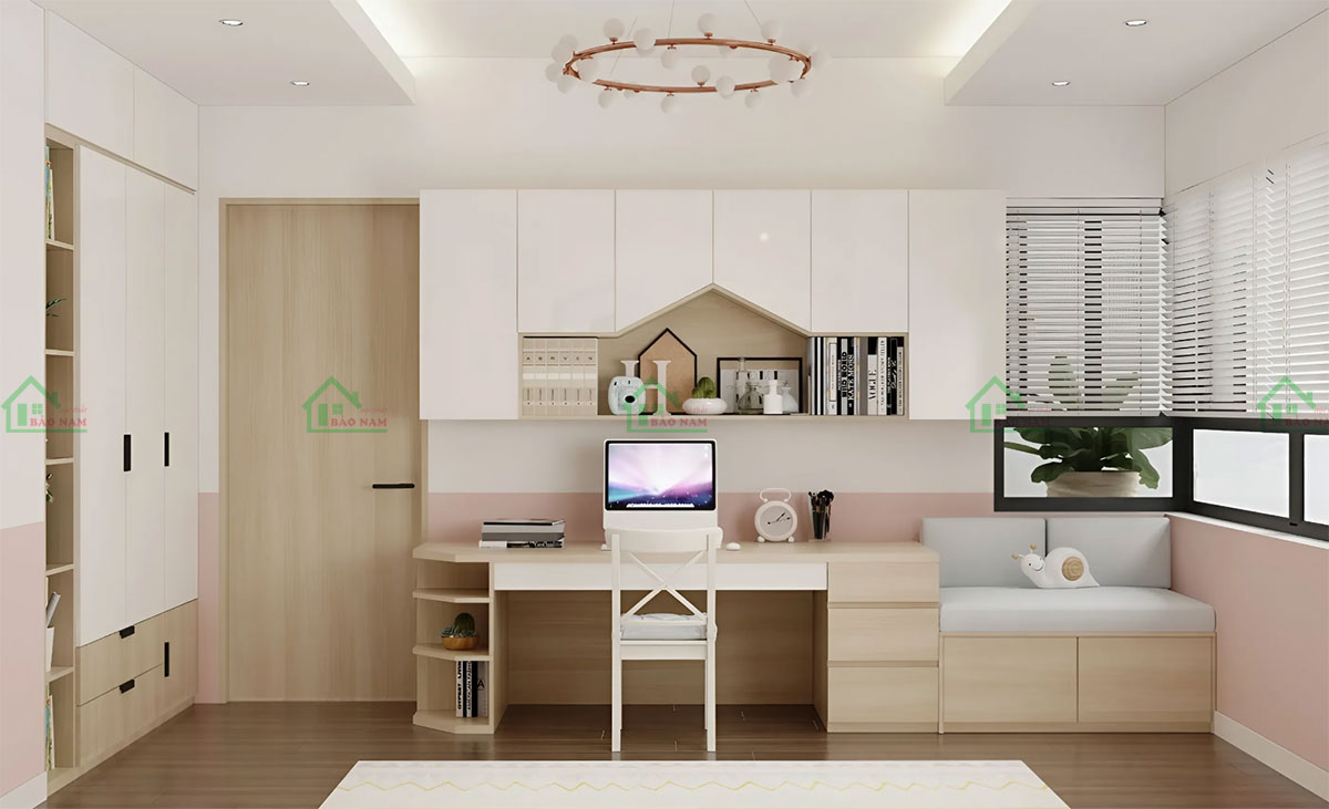Trang bị đầy đủ các thiết bị cần thiết như bàn học, ghế ngồi, tủ quần áo. Đảm bảo an toàn cho trẻ với các góc cạnh bo tròn, không có những chi tiết nhọn.