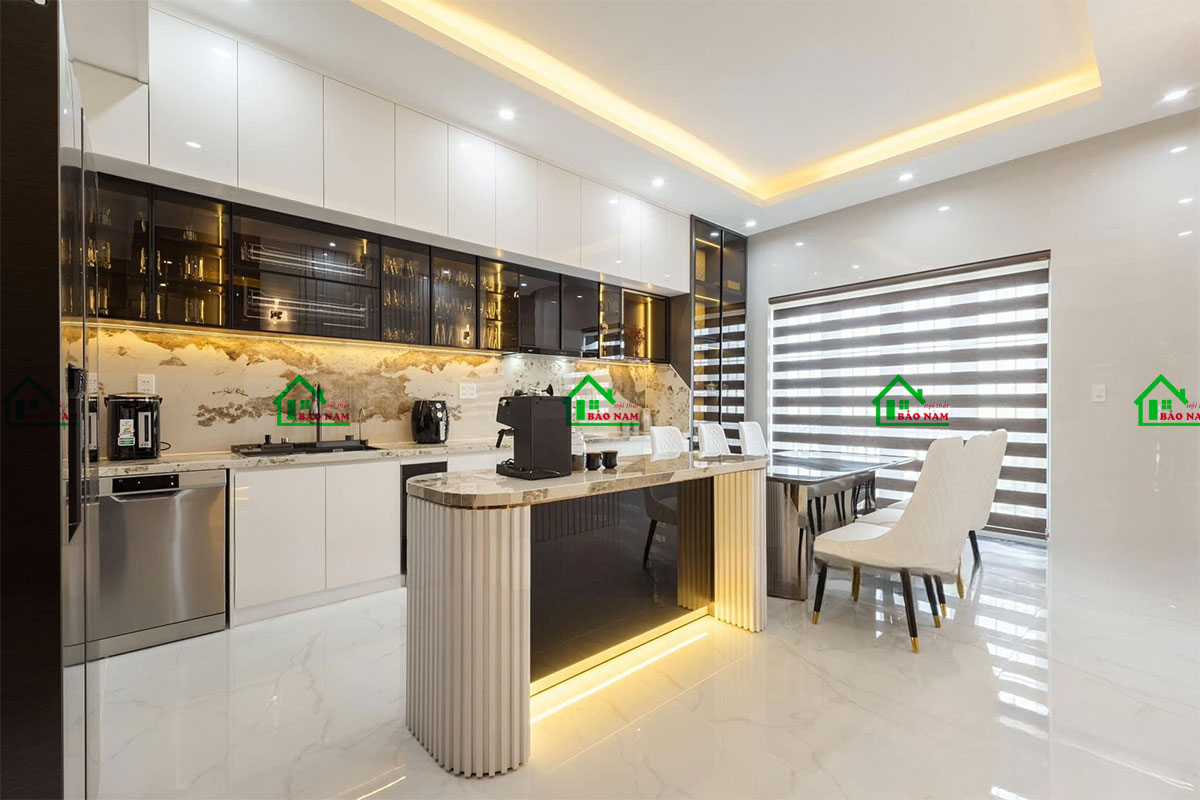 Thiết kế tủ bếp TBA51 theo kiểu chữ L, tối ưu hóa diện tích phòng bếp và tạo cảm giác rộng rãi, thông thoáng.