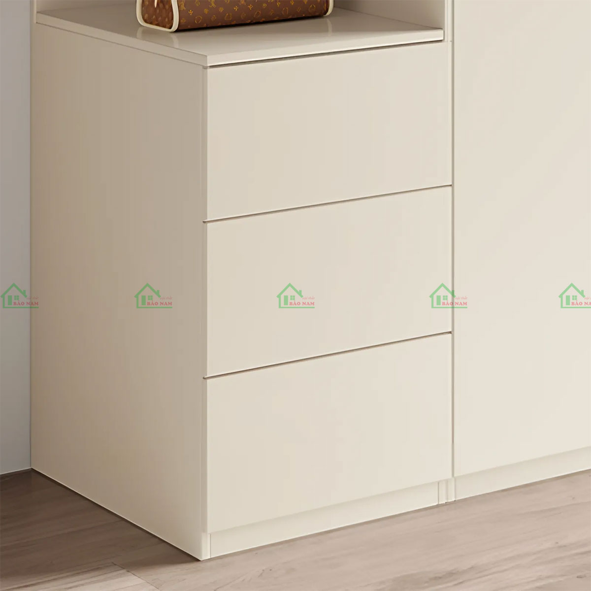 Sử dụng chất liệu gỗ công nghiệp MDF bền chắc, dễ lau chùi và bảo quản.