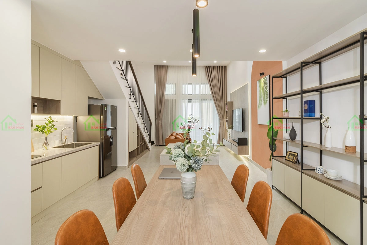 Đồ nội thất gỗ khiến căn phòng trở nên sang trọng và thanh lịch
