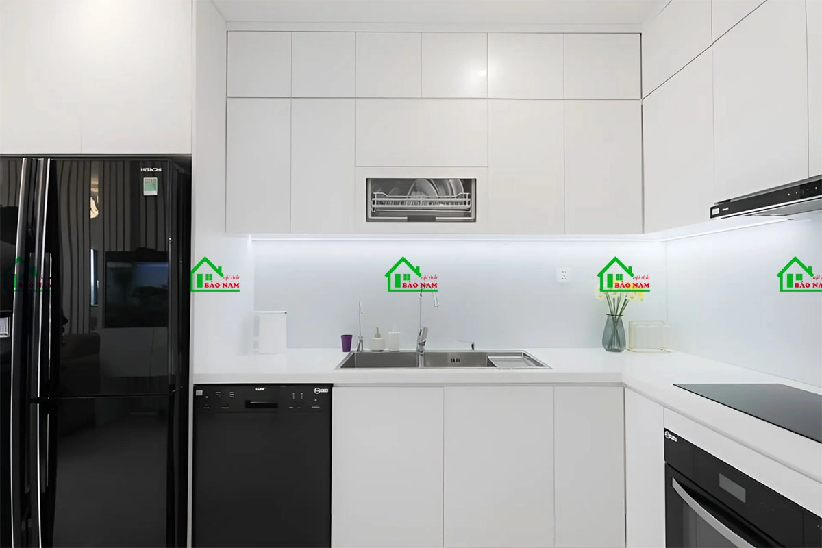 Thiết kế tủ phòng bếp đẹp màu trắng hiện đại tủ kịch trần