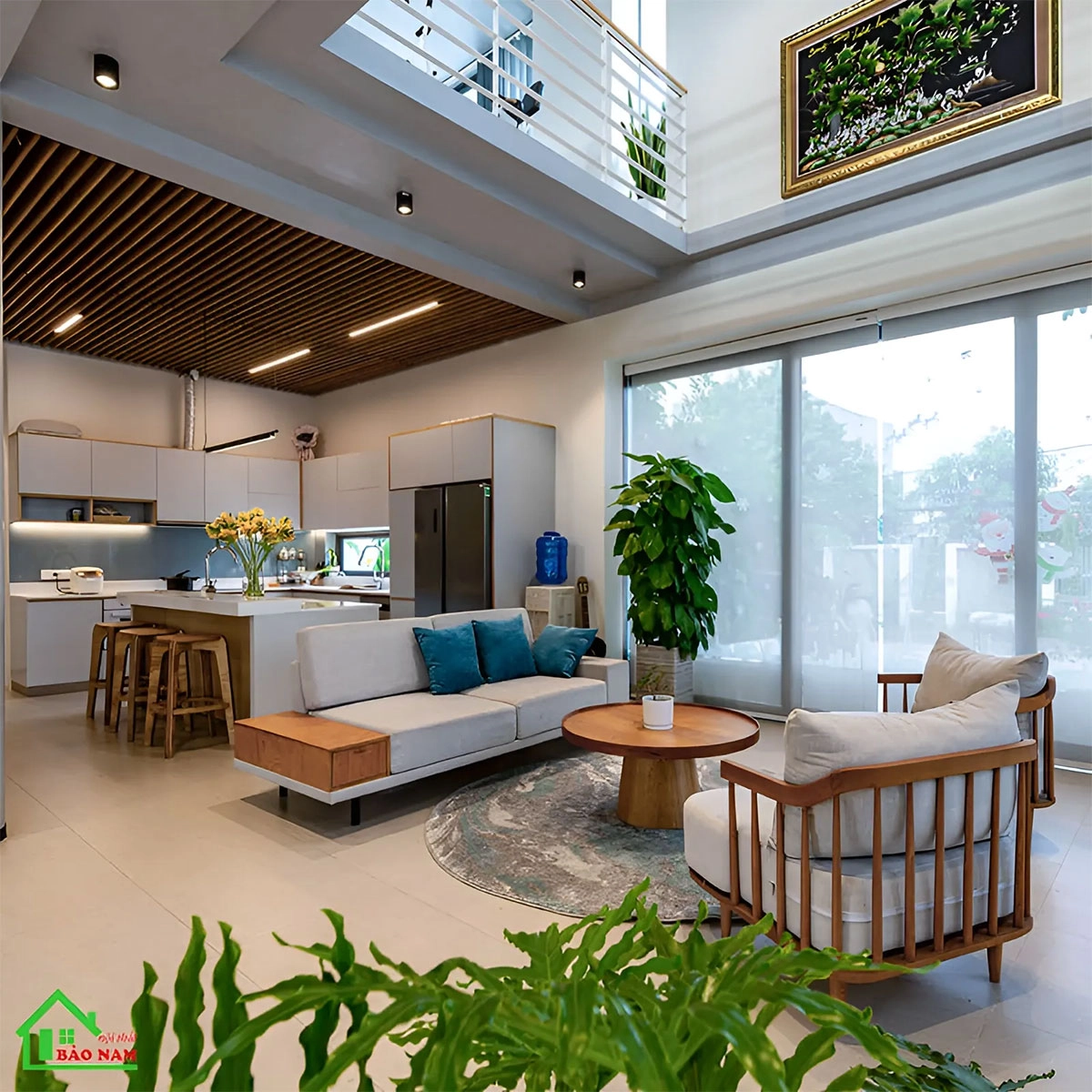 Mẫu tủ bếp màu trắng liền phòng khách