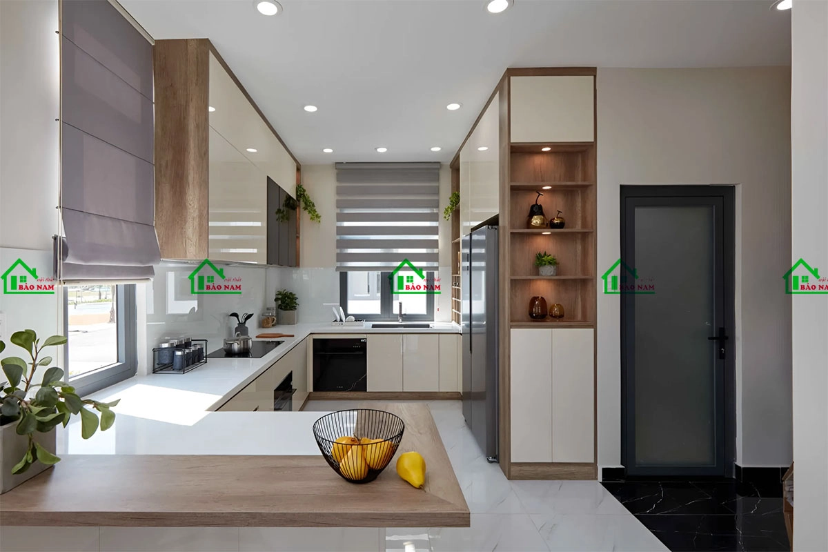 Mẫu tủ bếp chữ U cho nhà ống đẹp