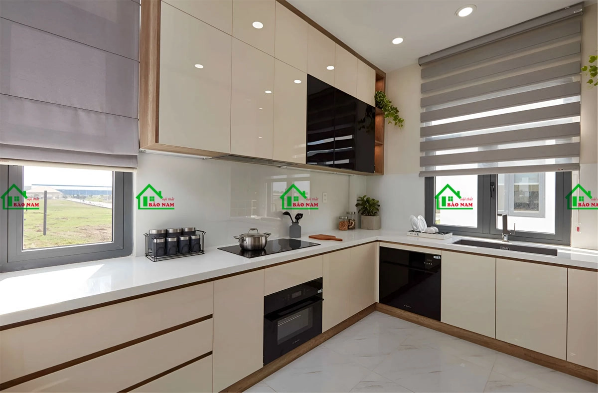 Mẫu tủ bếp chữ U cho nhà ống đẹp
