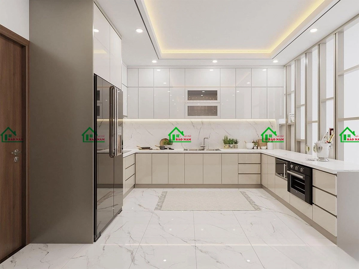 Mẫu tủ bếp kịch trần acrylic bóng gương màu trắng phối be sang trọng