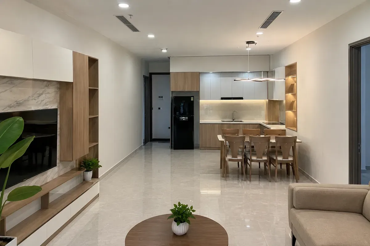 Không gian phòng khách và bếp được thiết kế đồng bộ trong căn hộ 3PN.