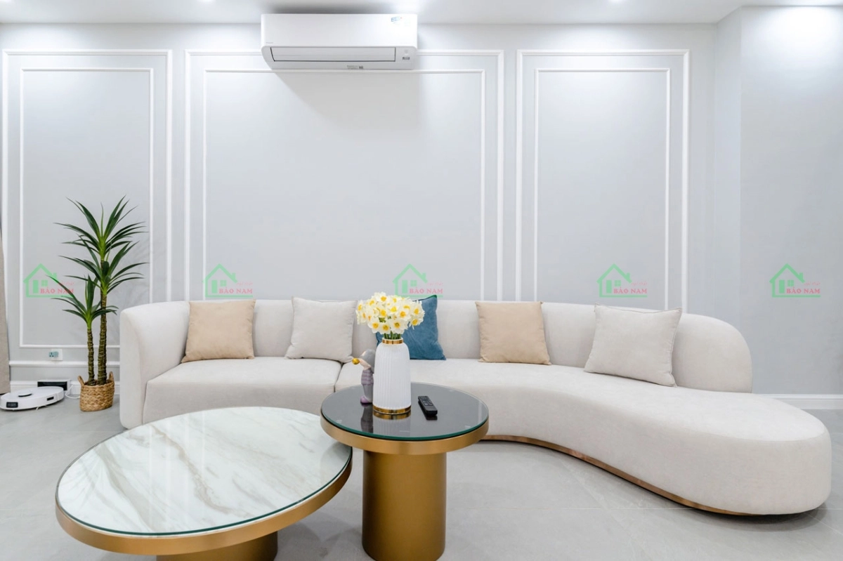 Bố trí ghế sofa sang trọng và tinh tế cho phòng khách nhà ống