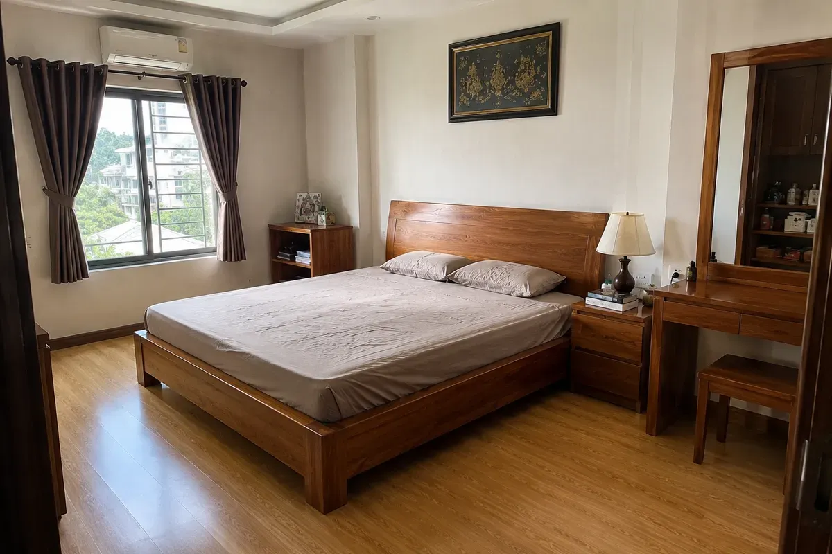 Giường gỗ căm xe phù hợp với phòng ngủ master có diện tích vừa và lớn.