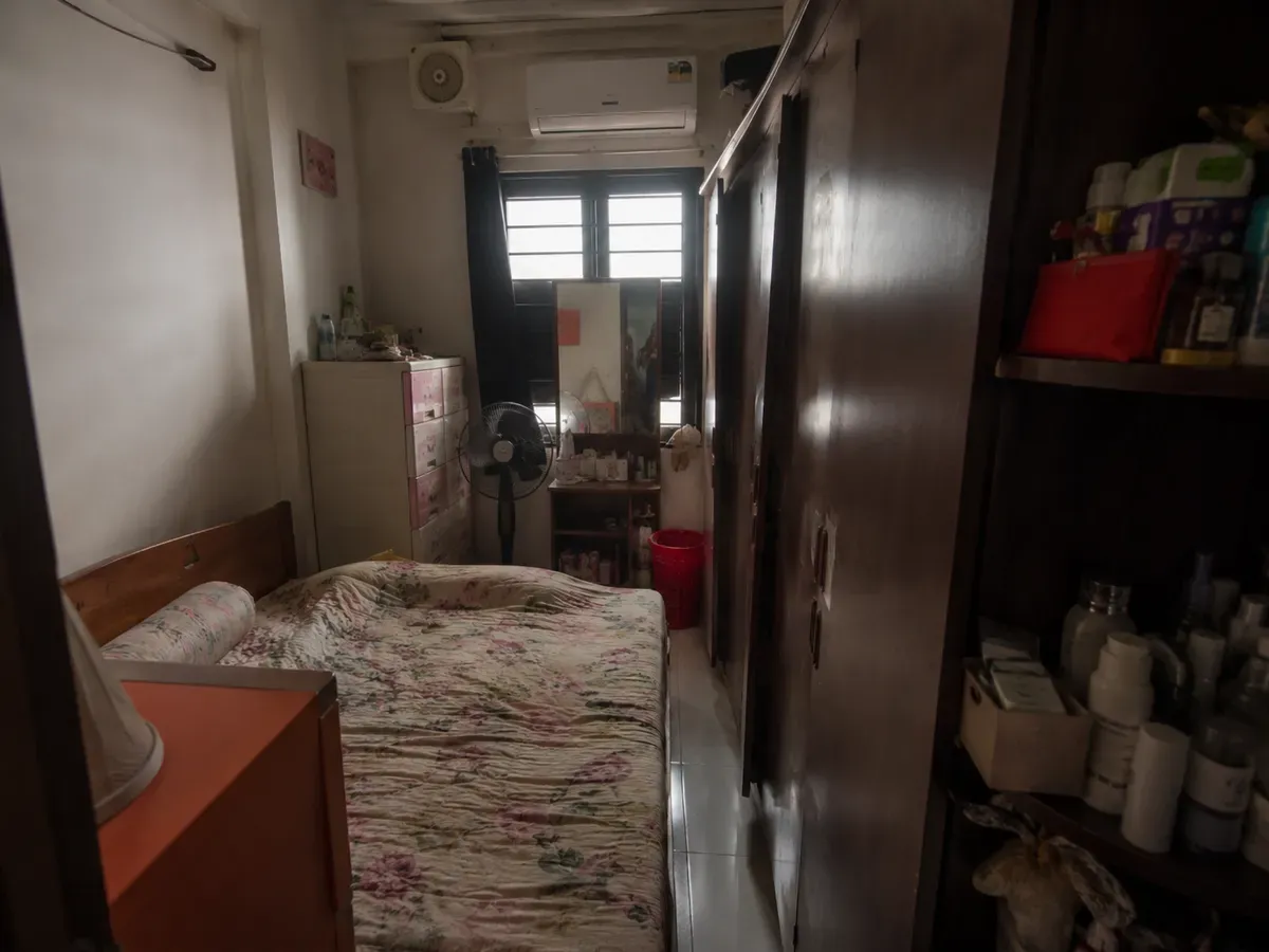 Ví dụ về cách bố trí nội thất chưa hợp lý trong phòng ngủ.