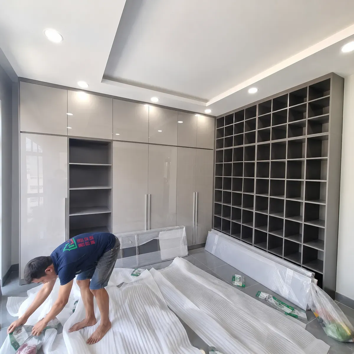 Thi công đúng kỹ thuật giúp tăng độ bền và độ hoàn thiện cho tủ Acrylic