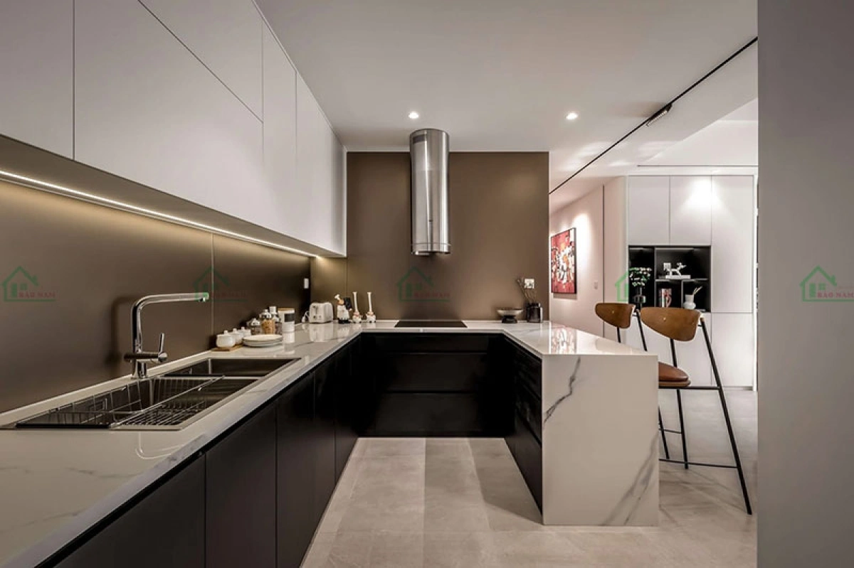 Tủ bếp gỗ chữ U cho căn hộ chung cư diện tích lớn