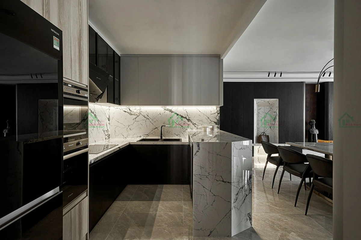 Tủ bếp theo yêu cầu giúp tận dụng tối đa diện tích và công năng sử dụng