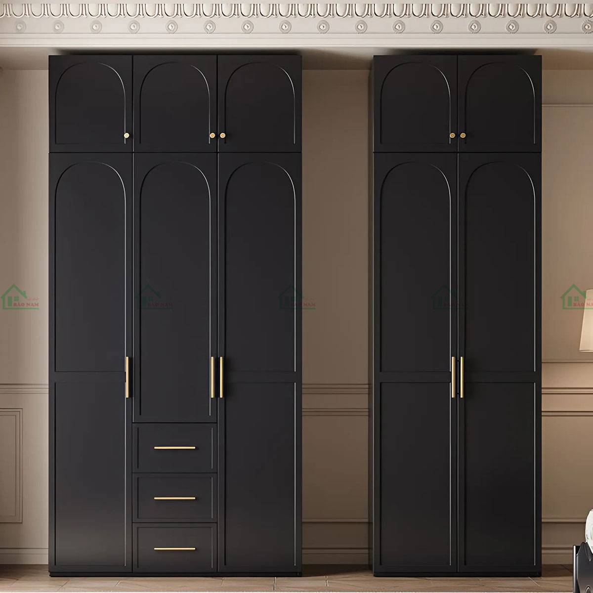 Cửa tủ hình vòm độc đáo của tủ áo gỗ tự nhiên Indochine TATN11
