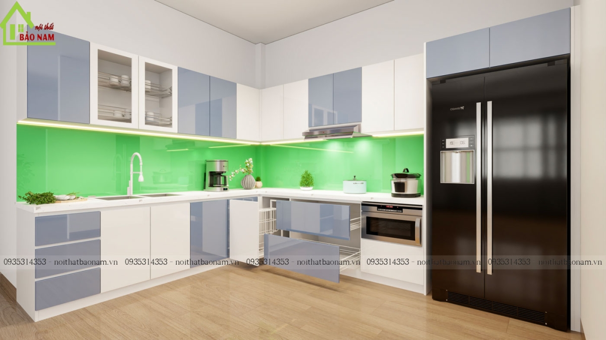 Tủ bếp có nhiều ngăn kéo và kệ để lưu trữ đồ dùng nhà bếp