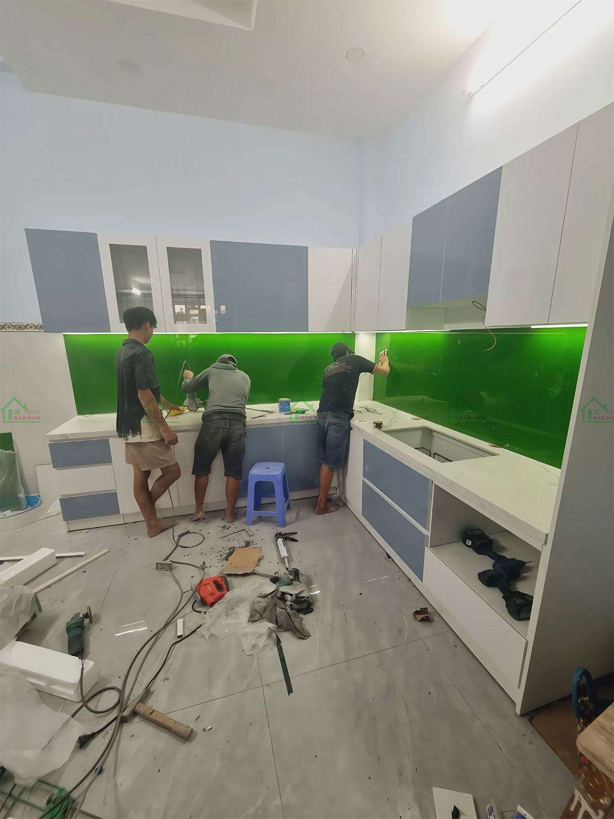 Hình ảnh thực tế: Lắp đặt Tủ Bếp Acrylic An Cường Đẹp TBA65
