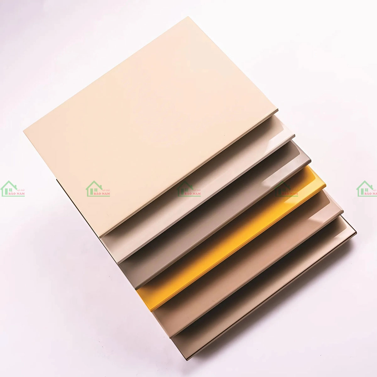 Bề mặt acrylic bóng mịn, bền màu và chất lượng với màu sắc đa dạng