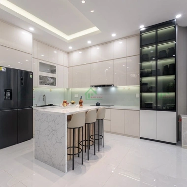 TỦ BẾP GỖ ACRYLIC HIỆN ĐẠI SANG TRỌNG TBA83