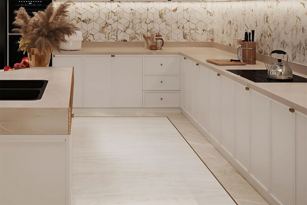 Cánh tủ thiết kế theo phong cách Slim Shaker Lacquered Laminate với bề mặt láng mịn, tạo nét đẹp tinh tế.