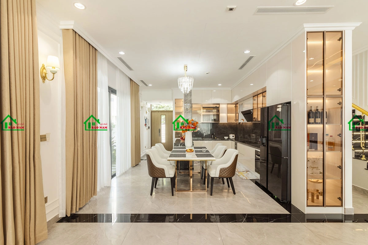 Tủ bếp acrylic đẹp kết hợp cánh kính sang trọng, đẳng cấp cho nhà phố cao cấp