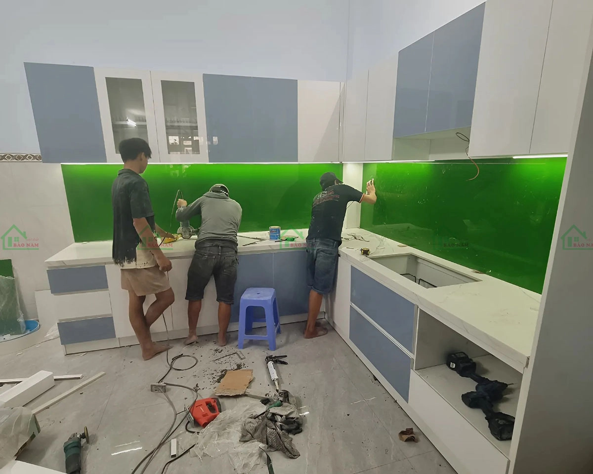 Lắp đặt & bàn giao hoàn thiện tủ bếp gỗ MDF tại TP.HCM