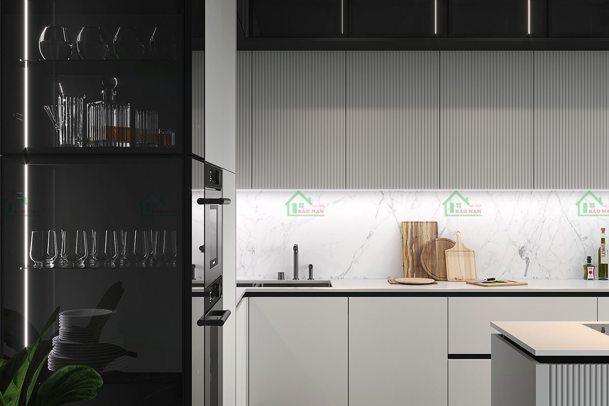 Cánh tủ bếp trên được thiết kế độc đáo với tấm biên dạng 3D hiệu ứng sọc rảnh tròn màu trắng đồng bộ, tạo nên vẻ đẹp hiện đại và độc đáo