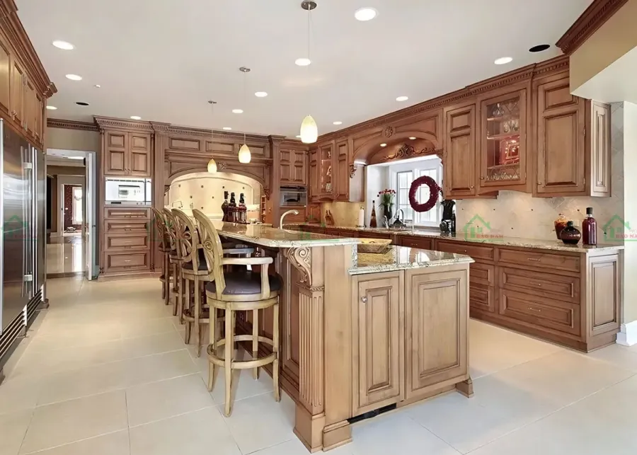 Tủ bếp gỗ sồi Mỹ phù hợp với không gian hiện đại và phong cách tối giản.