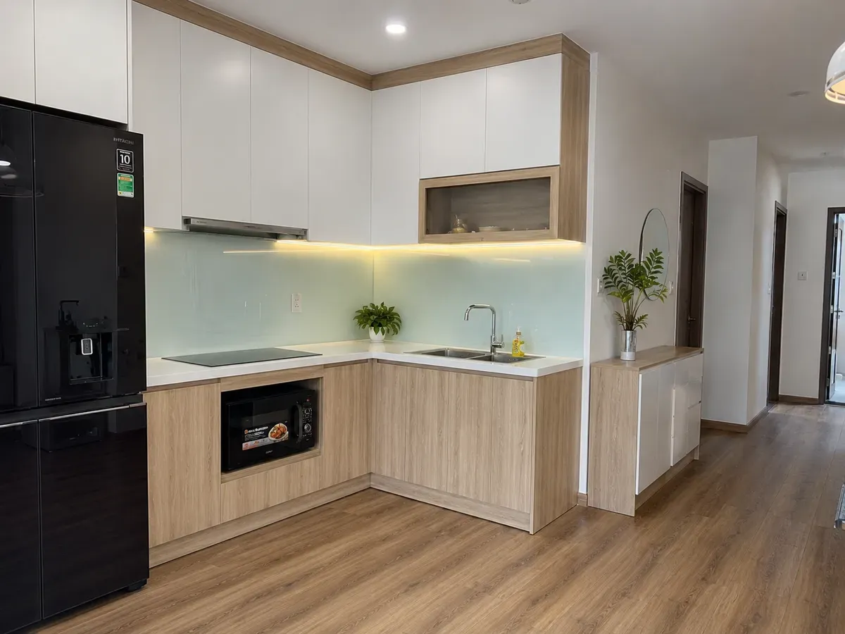 Tủ bếp MDF chống ẩm là lựa chọn phổ biến nhờ cân bằng giữa chi phí và độ bền.
