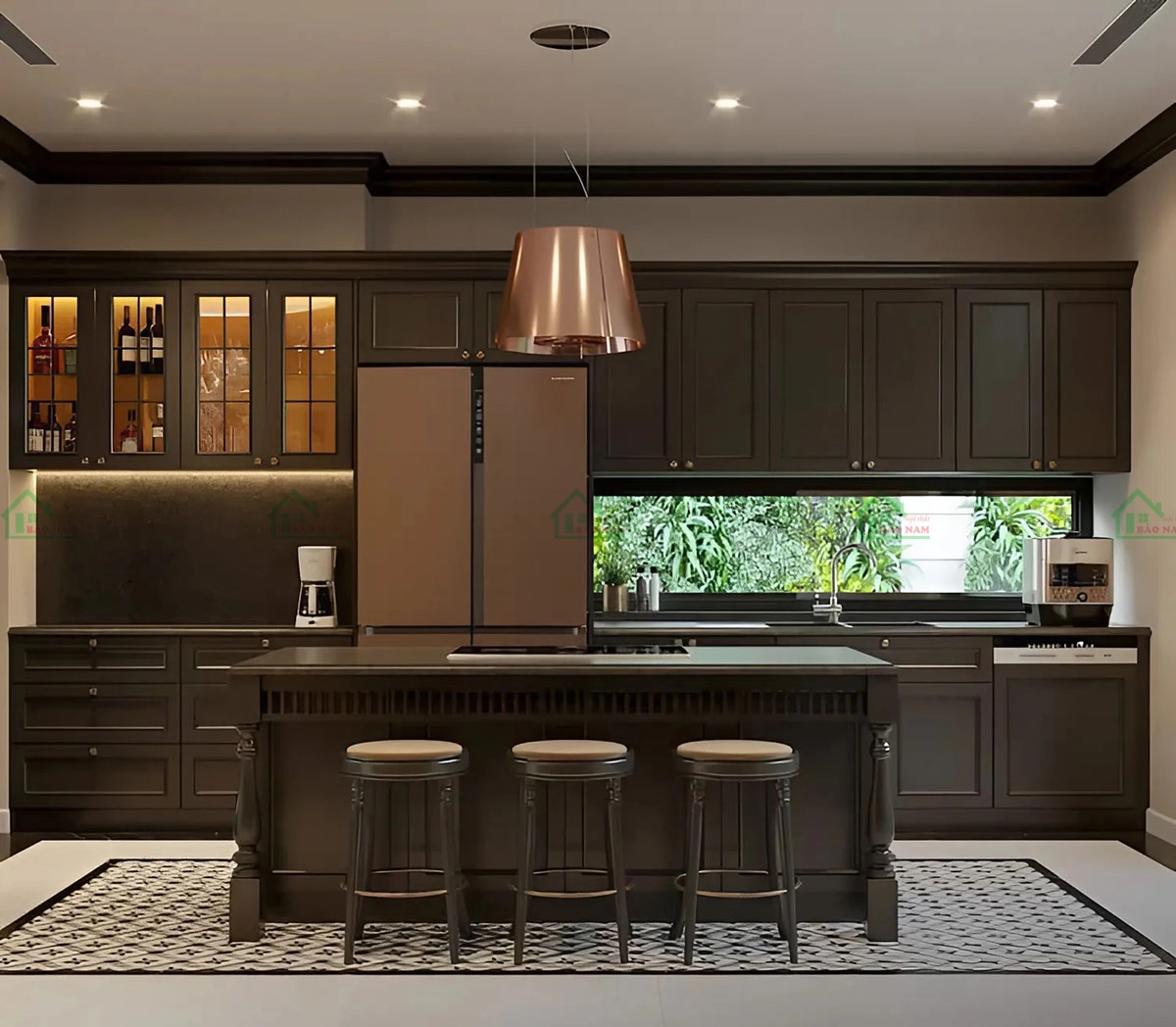 Tủ bếp MDF màu nâu đậm phong cách Indochine mang lại vẻ đẹp sang trọng.