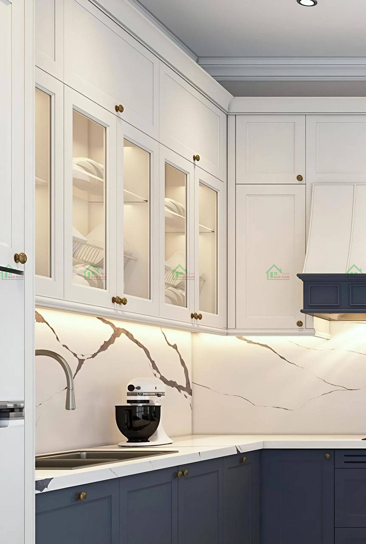 Chi tiết ốp đá marble vân mây trên bàn bếp và tường.