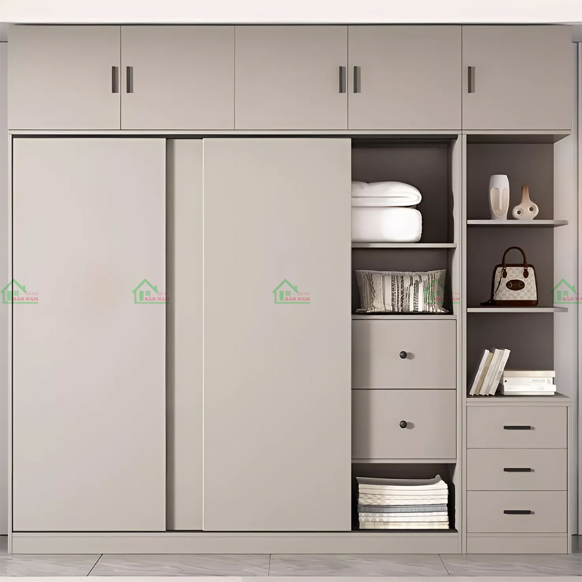 Thiết kế kịch trần, kết hợp kệ góc trang trí đa năng.