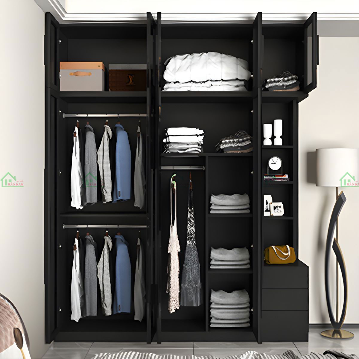 Tính tiện ích cao với nhiều ngăn, kệ và thanh treo giúp bạn sắp xếp và tổ chức quần áo một cách dễ dàng.